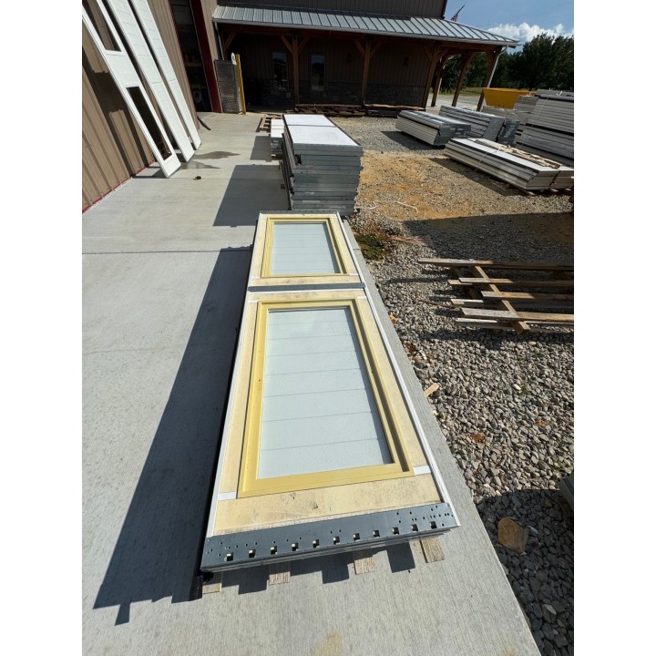 9X8 Amarr White un-Insulated With Glass