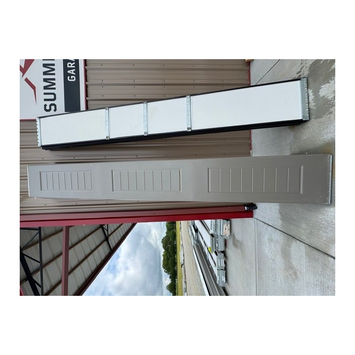 14x7 Amarr TerraTone Un-insulated Long Raised Panel With Glass