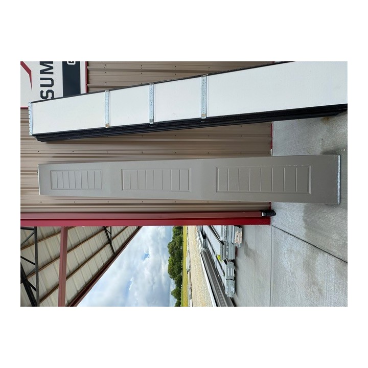 14x7 Amarr TerraTone Un-insulated Long Raised Panel With Glass